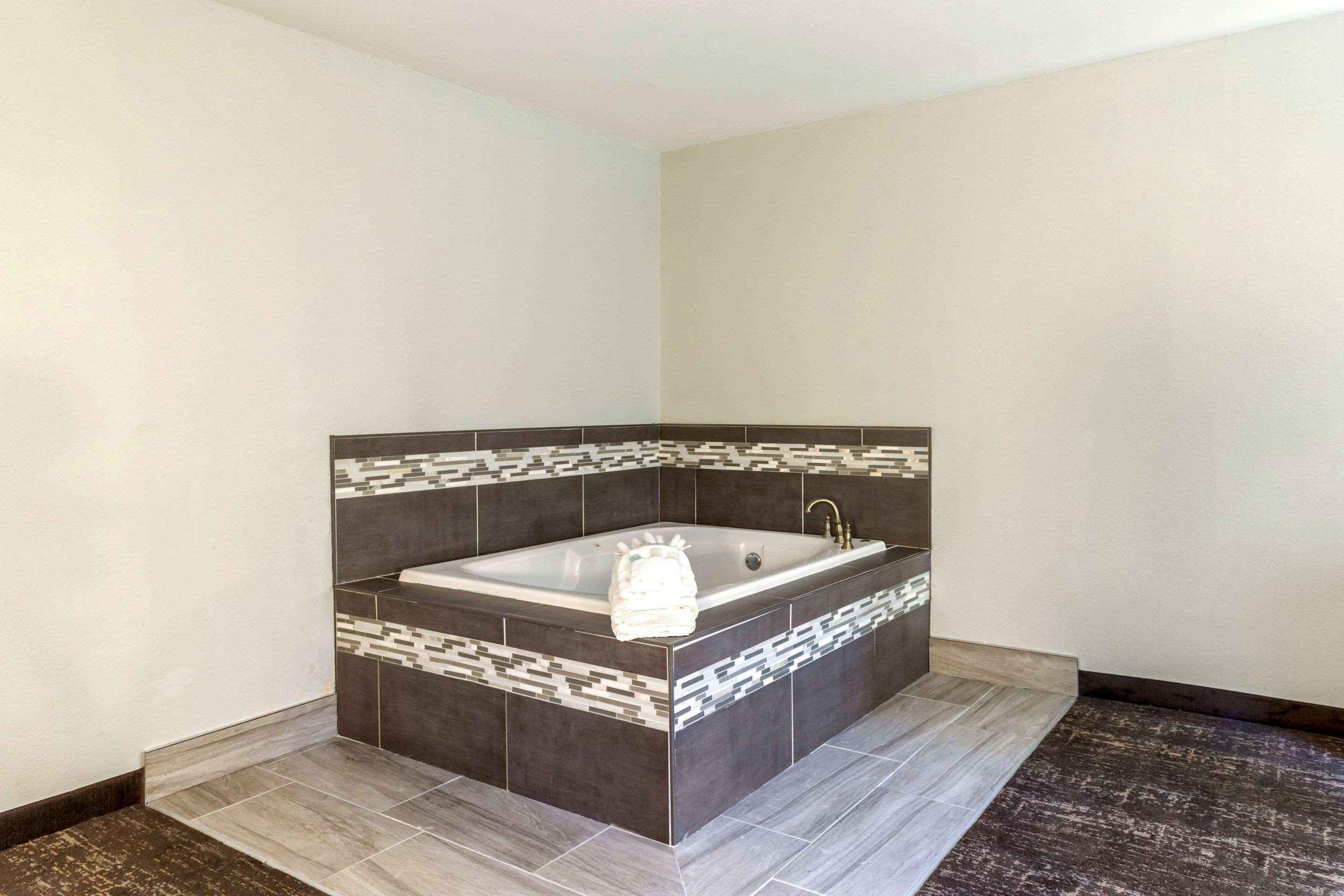 Quality Inn Danville Bagian luar foto