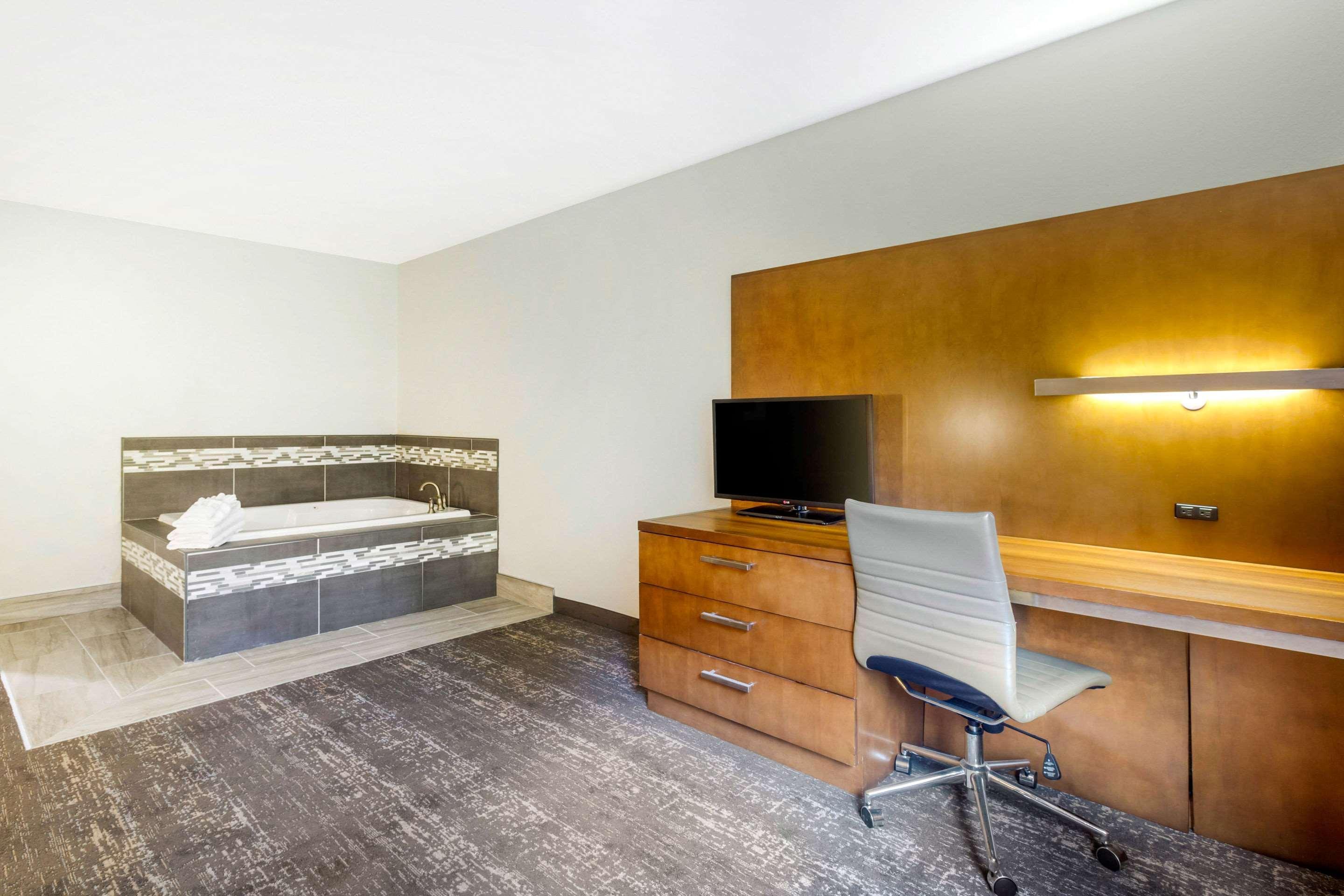 Quality Inn Danville Bagian luar foto